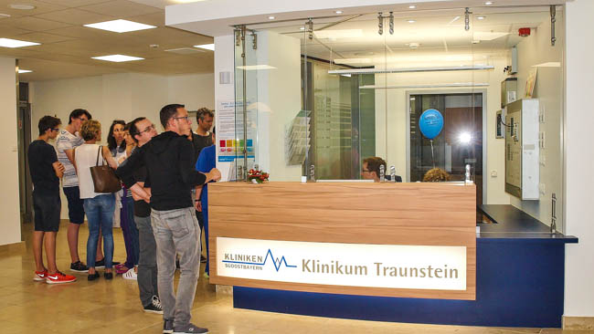 Minimalinvasive Operationsinstrumente konnten die Besucher in den Operationssälen des Ambulanten Operationszentrums selbst ausprobieren.